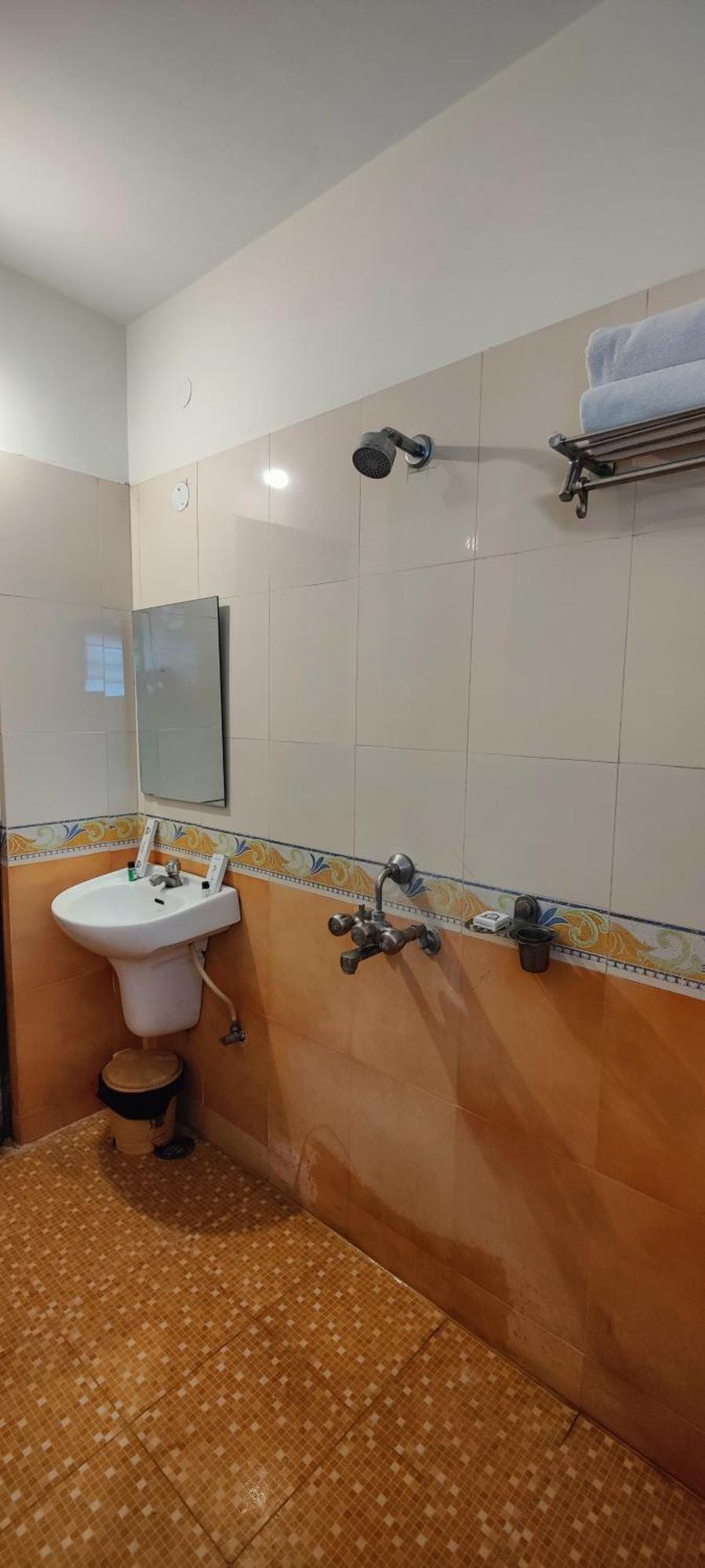 Hotel Krrish Inn - Ameerpet, Hyderabad Exterior photo